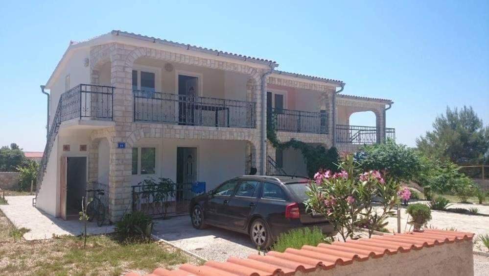 Apartmani Samanta Vir Exterior photo