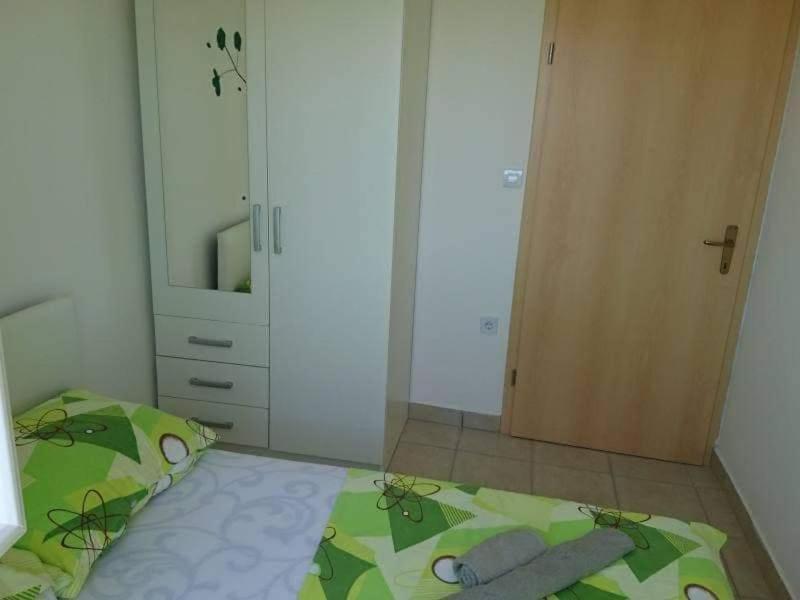 Apartmani Samanta Vir Exterior photo