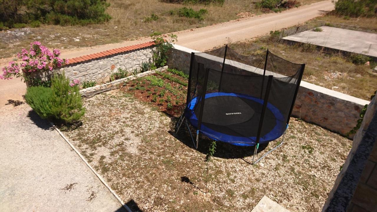 Apartmani Samanta Vir Exterior photo