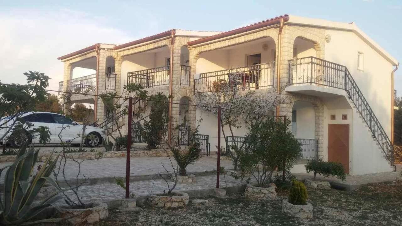Apartmani Samanta Vir Exterior photo