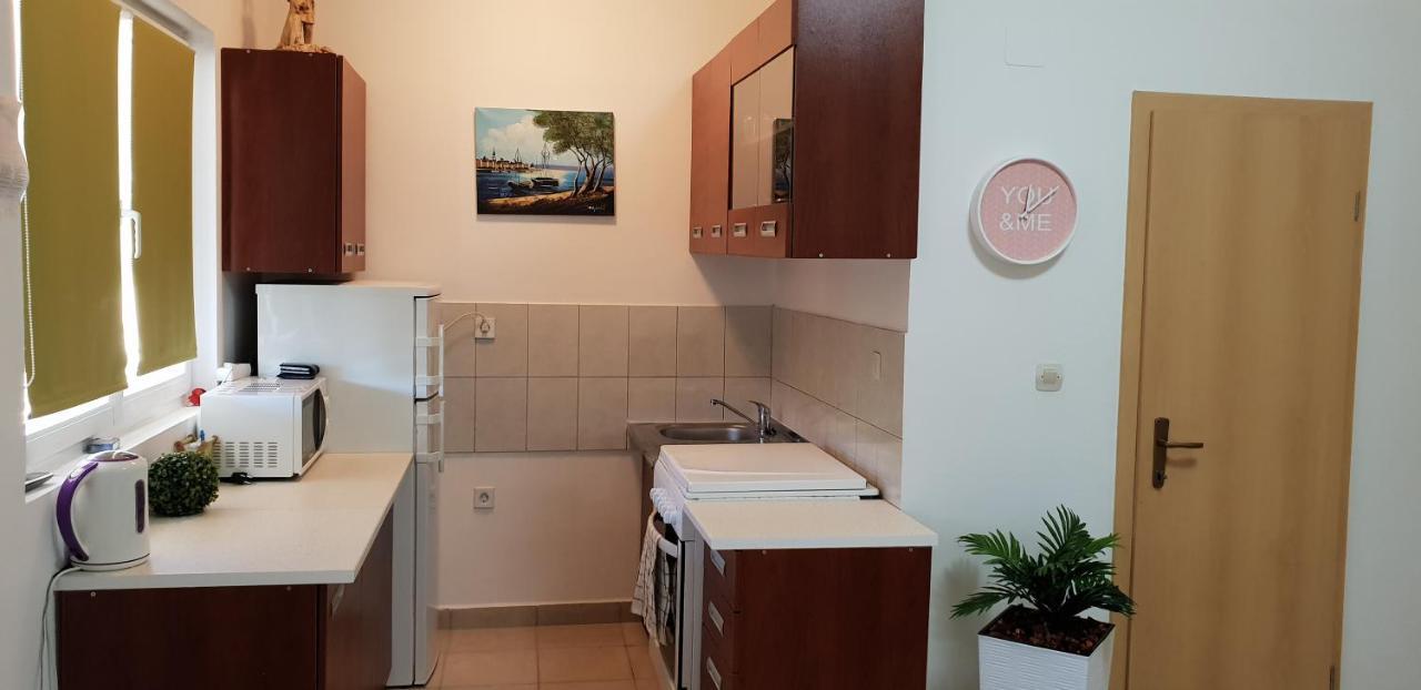 Apartmani Samanta Vir Exterior photo